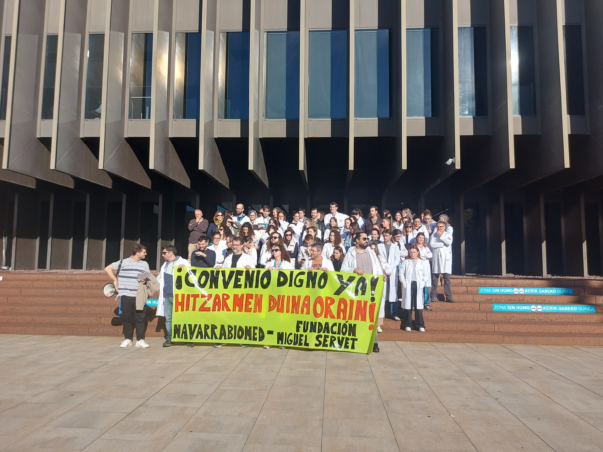 Navarrabiomed-eko langileek baldintza duinak exijitu dituzte