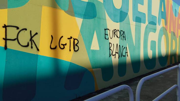Pintaketa LGTBIfobikoak eta arrazistak egin dituzte Sarrigurengo Ttangorri haur eskolan