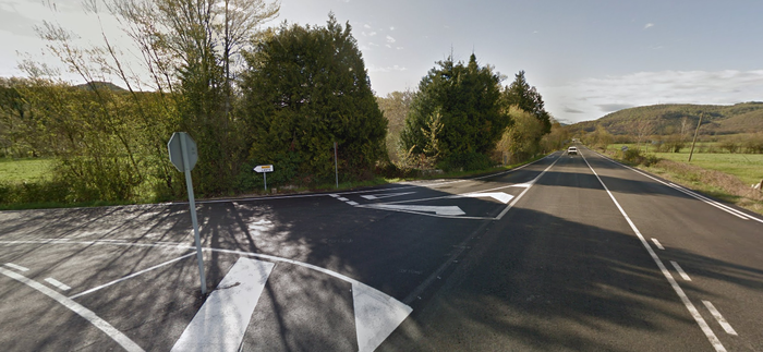 Bi zauritu N-121-A errepidean, Lantzeko bidegurutzean