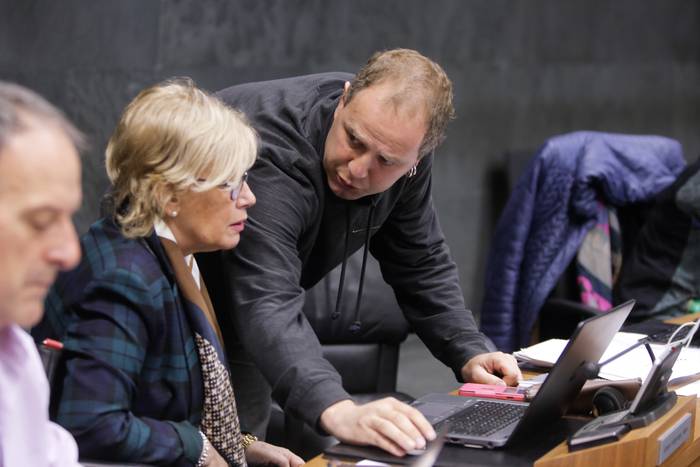 Espainiari Garoña itxi dezan eskatu dio Nafarroako Parlmentuak