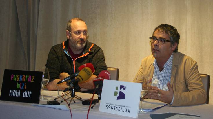 "Hizkuntza politikak errotik aldatu behar du euskaraz bizi ahal izateko"
