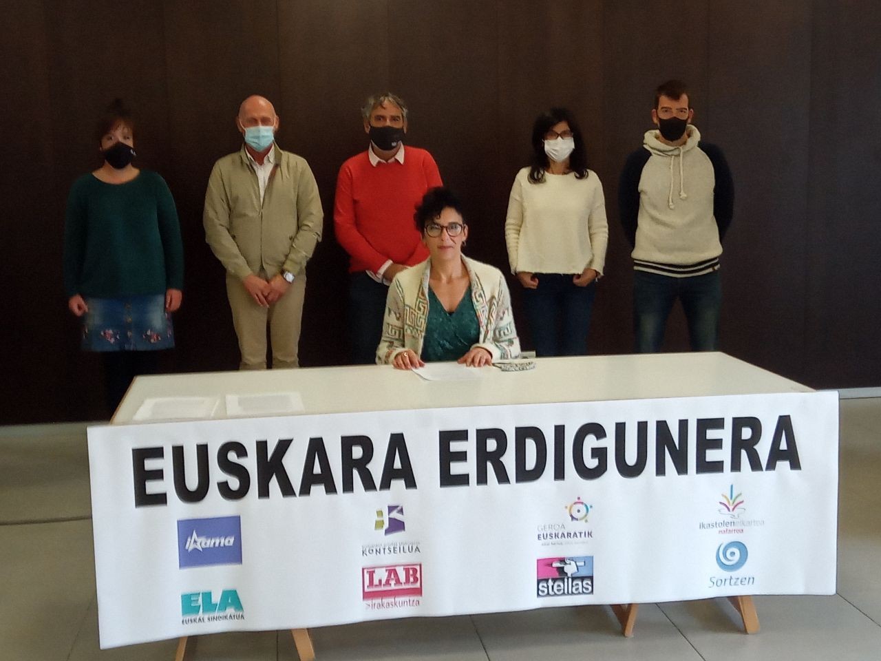 Hezkuntzan hizkuntz arrakala gainditzeko baliabideak eskatu ditu euskalgintzak