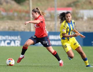 Olatu gainean jarraitzen du