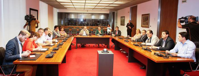 UPNk eragindako zorrari buruzko informazioa eskatu du parlamentuak