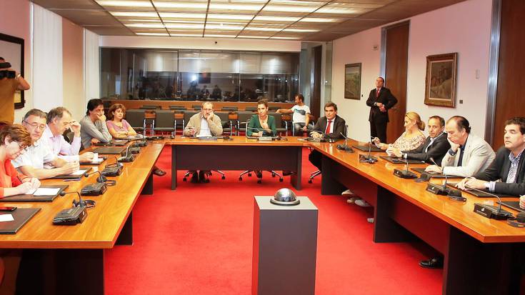 UPNk eragindako zorrari buruzko informazioa eskatu du parlamentuak