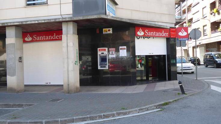 Altsasun, Santander Bankuaren bulegoa lapurtu dute