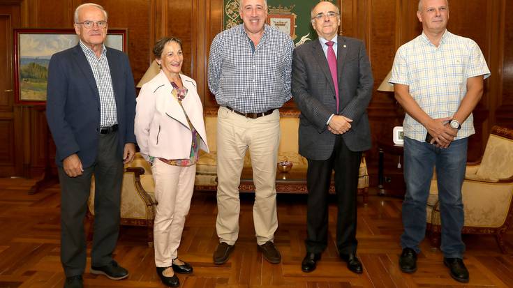 Euskara hirian normalizatu eta sustatzeko hitzarmena sinatu dute Iruñeko Udalak eta Euskaltzaindiak