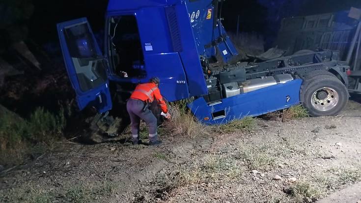 Hildako bat eta bi zauritu Erriberrin gertatutako auto istripu batean