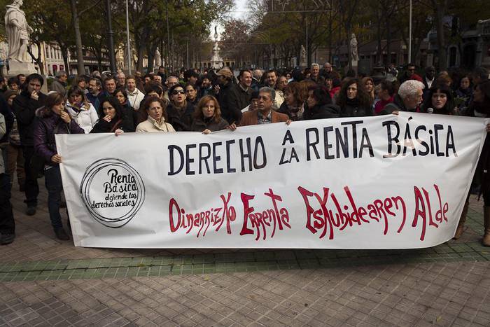 Bermatutako Errenta nahikoa ez dela esan dute Oinarrizko Errentaren aldeko elkarteek