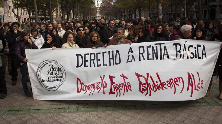 Bermatutako Errenta nahikoa ez dela esan dute Oinarrizko Errentaren aldeko elkarteek