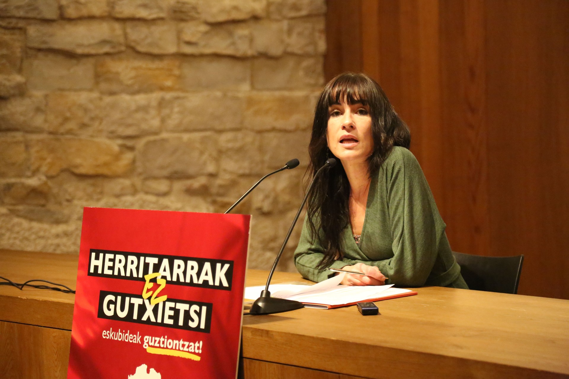 Agurne Gaubeka (Behatokia): “Gobernuak dituen lanpostu elebidun urriekin ezin dira herritarren eskubideak bermatu”
