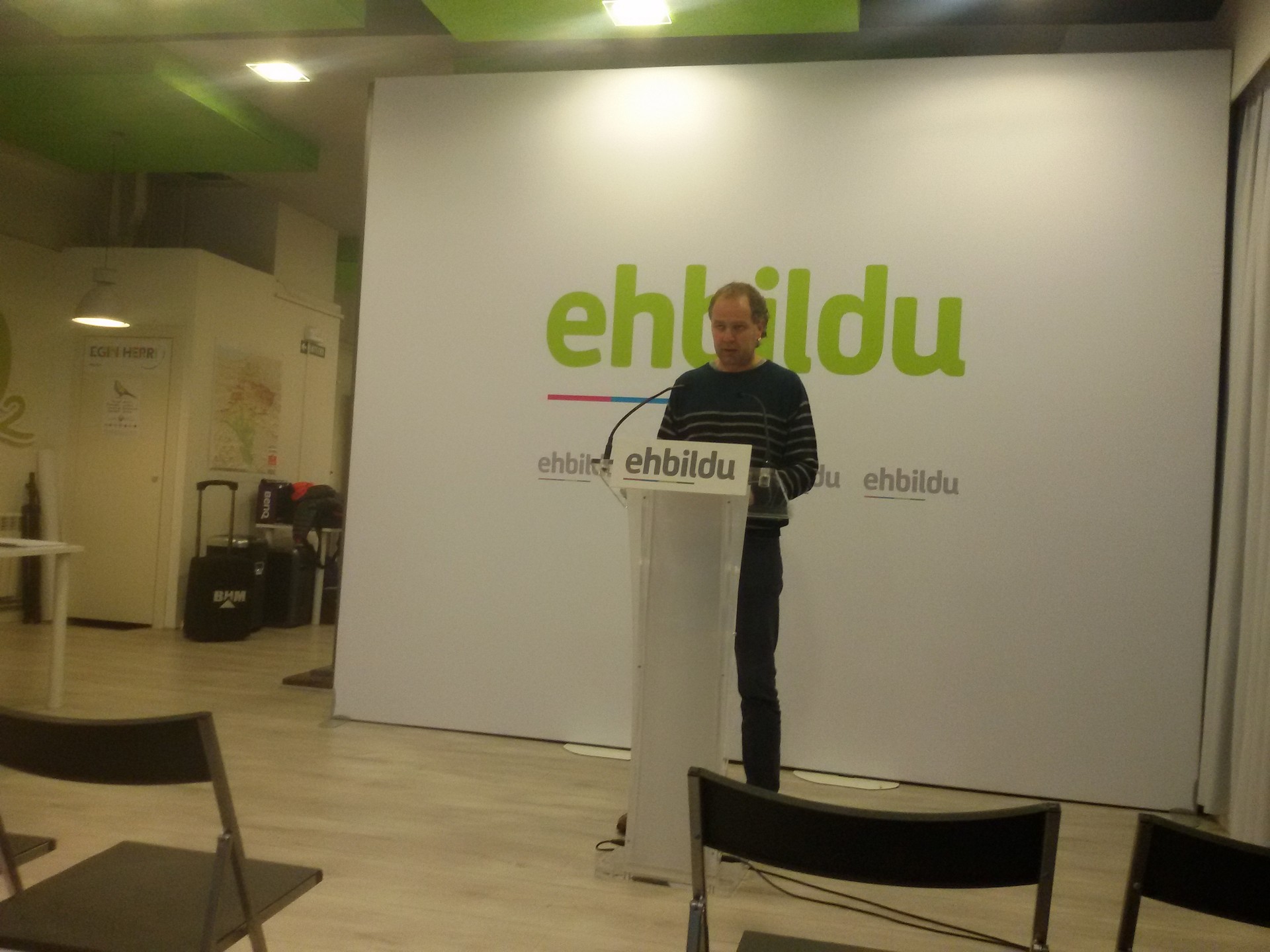 Administrazioan Euskara erabiltzeko dekretua "kontrako norabidean" doala salatu du EH Bilduk