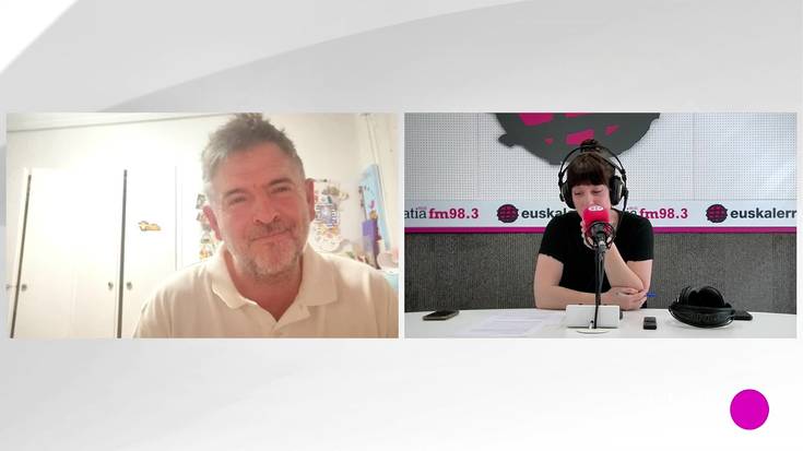 Mikel Urdangarin: "Bakarlari bezala oholtzara igotzen zarenean berezia da, konexio handia sortzen da publikoarekin"