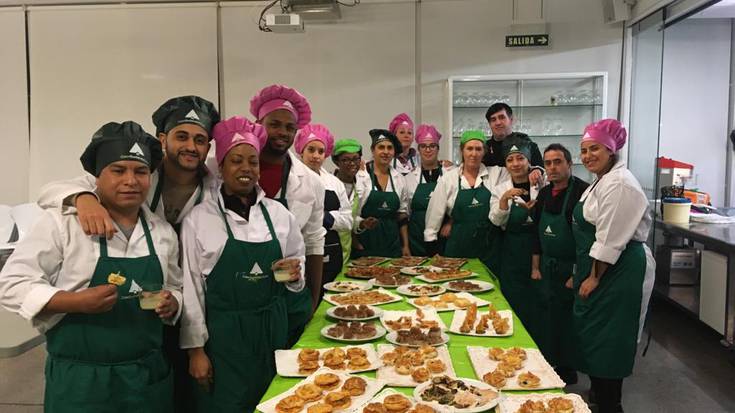 Lansarek sukaldeko laguntzaile ikastaroa antolatu du, Ostalaritza Elkartearen premiazko kontratazioei erantzuteko