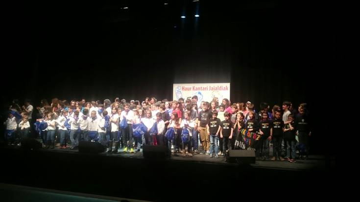 Haur Kantari jaialdian hamasei talde batu dira Tafallan