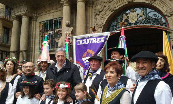 Txantreako auzokideek udaleko ateak irekita izan dituzte maizter aldaketan