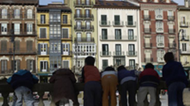 ETAren biktimen omenezko plakak jartzeko aurreakordioa, Iruñean