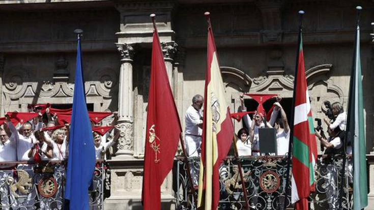 Txupinazoan ikurrina jartzea “lege-iruzurra” dela dio epaileak