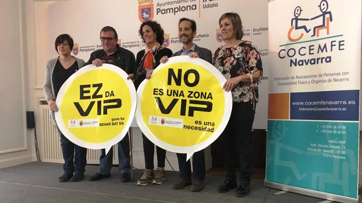 Ezgaitasunen bat dutenentzako aparkalekuak ez direlako pribilegio bat, kanpaina martxan