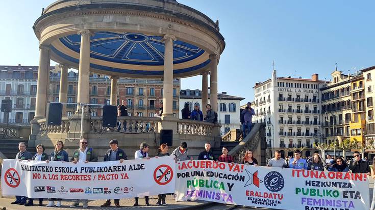 Murrizketekin amaitzea eta hezkuntzaren kalitatea bermatuko duen ituna aldarrikatu dituzte Iruñean