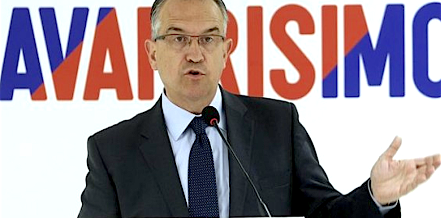 Maiaren “jarrera xenofoboa” salatu dute, bakarrik dauden migrante adingabeak kriminalizatzen dituela eta