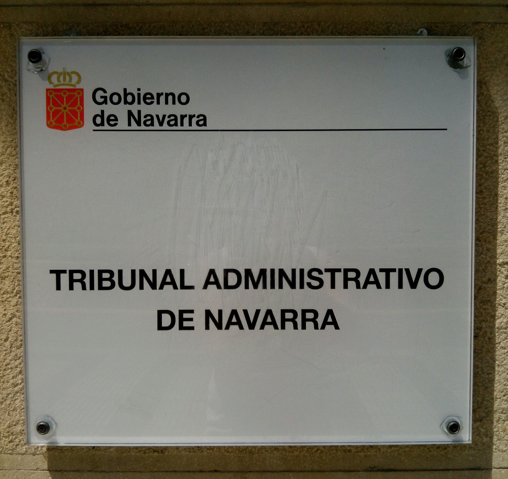Navarra Suma eta Nafarroako Administrazio Auzitegia, lanpostu elebidunen kontra