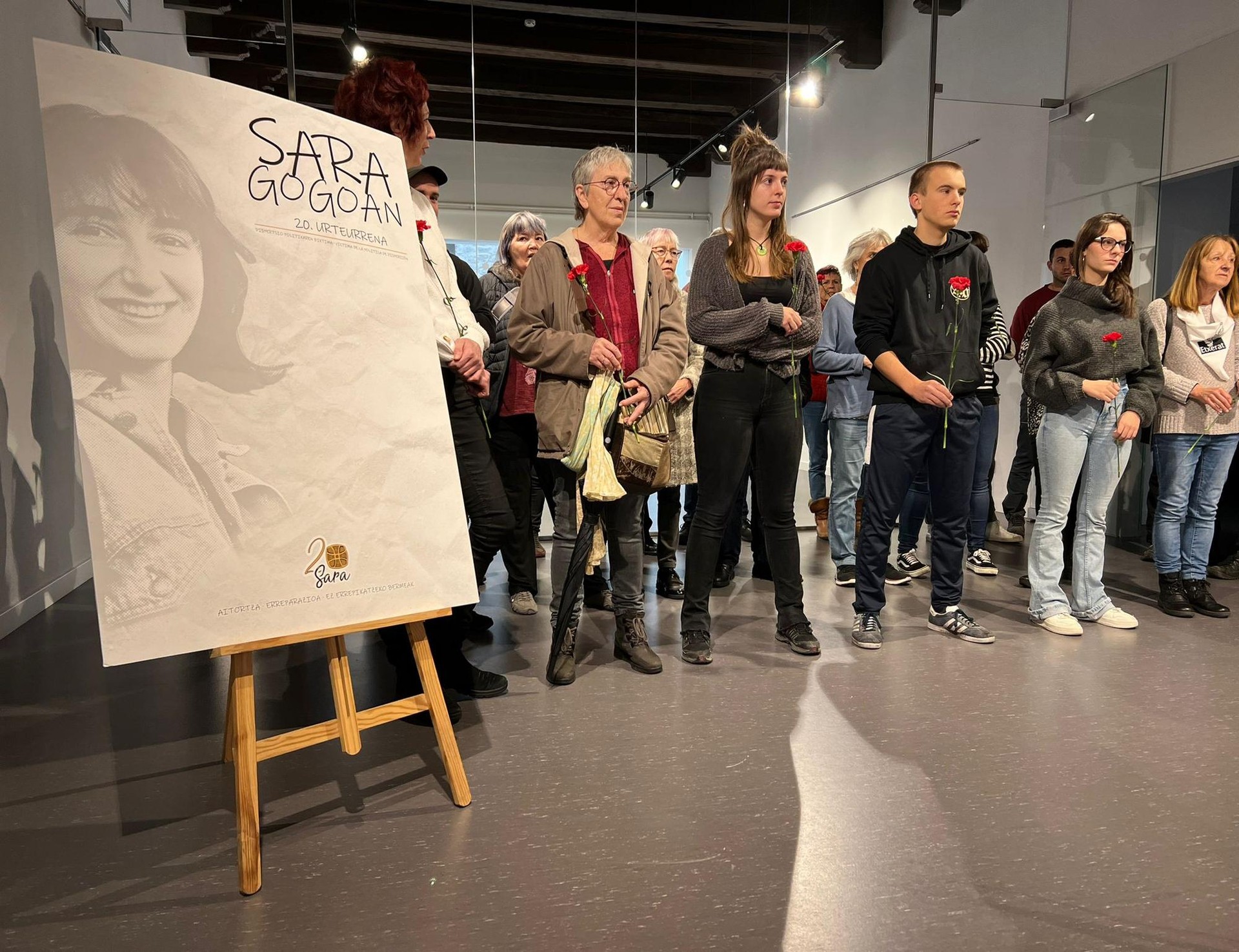 Sara Fernandez biktima bezala ofizialki aitortua izatea eskatu dute