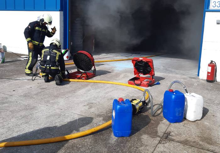 Hiru langile intoxikatu dira Noaingo Talluntxe industrialdean izandako sute batean