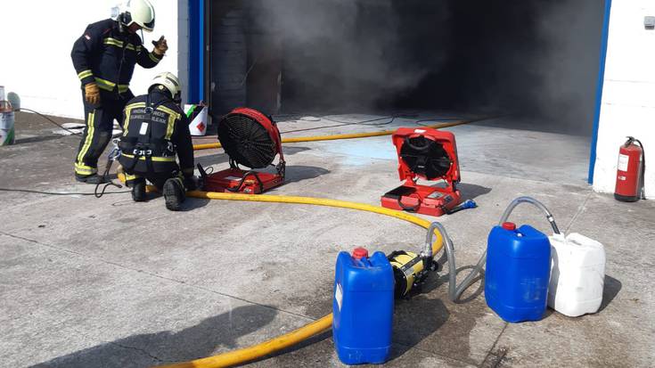 Hiru langile intoxikatu dira Noaingo Talluntxe industrialdean izandako sute batean