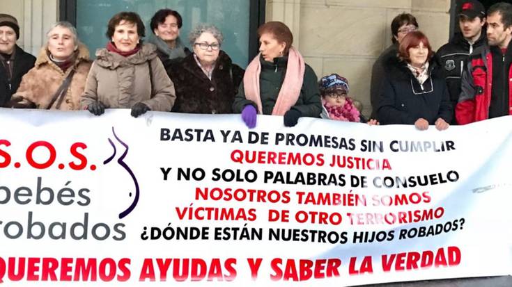 Lapurtutako haurren kolektiboak babesa eskatu dio gobernuari