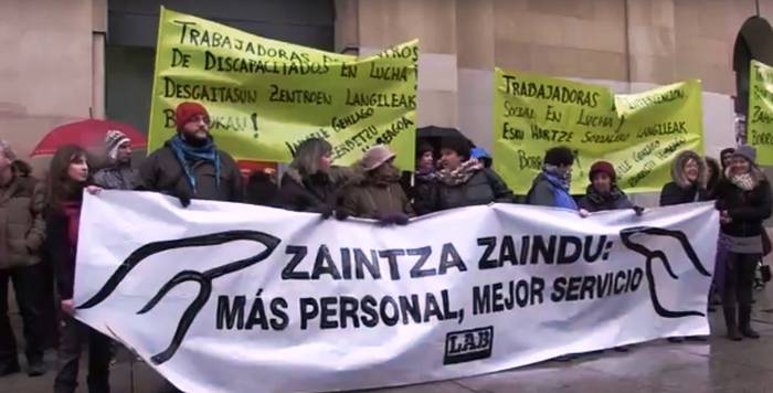 11.258 sinadura, gizarte zerbitzuetan baliabide gehiago jar dezaten eskatzeko