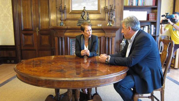 Erakundeen arteko koordinazioa lantzeko bilera egin dute Barkosek eta Asironek