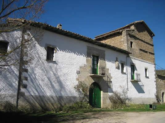 Artzapezpikuak etxetik bota nahi du 87 urteko emakume bat Lizoainen