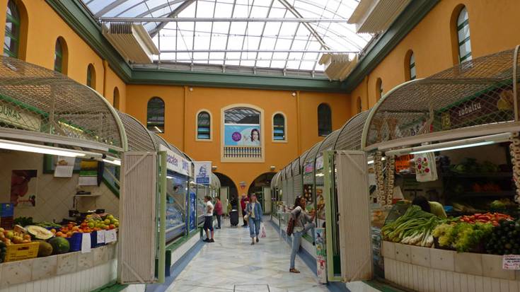 Sasoiko elikagaiak zozketan Iruñeko udal azoketan