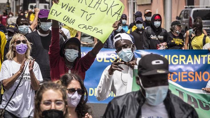 Mugak Zabalduz karabanak migranteen egoera salatu astebetez Kanariar uharteetan