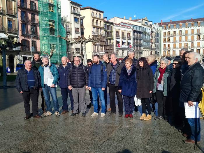 Iberon eta Erreniagan egindako pintaketen kontrako salaketa jarri dute