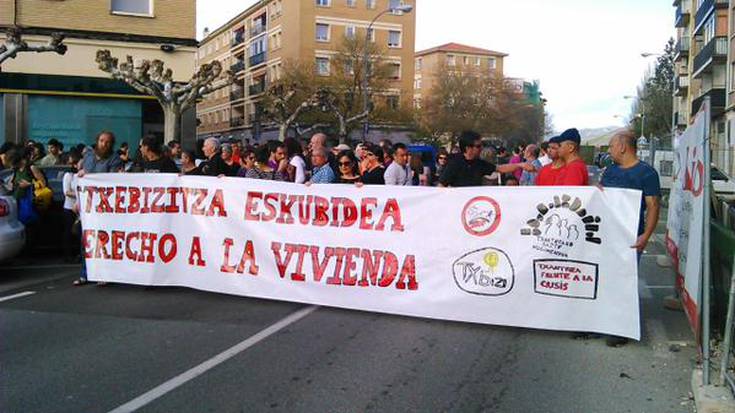 Etxebizitza eskubidea aldarrikatu dute Txantrean