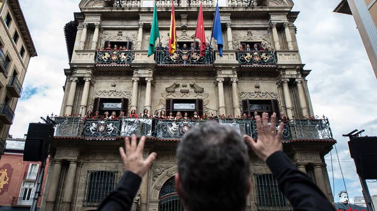 Larunbat eguerdian opera eta zarzuela emanaldia Udaletxeko balkoietatik
