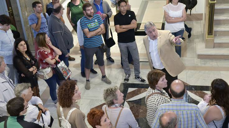 Udaletxeko dekorazioa berriturik ikusteko aukera