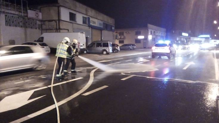 Kamioi batek olioa isuri du Mutiloako industrialdean