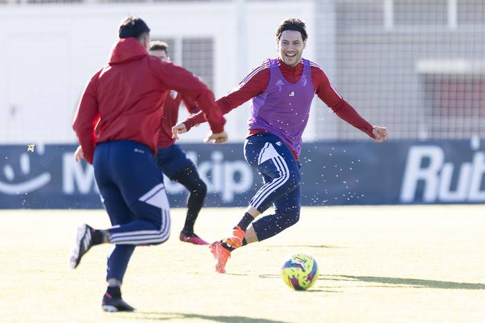 Entrenamenduetara itzuli da Osasuna, heldu den denboraldirako lehen fitxaketa ezagutu ostean