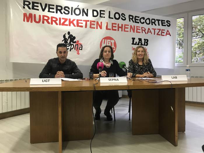 Murrizketen leheneratzea eskatu dute itunpeko irakaskuntzako langileek