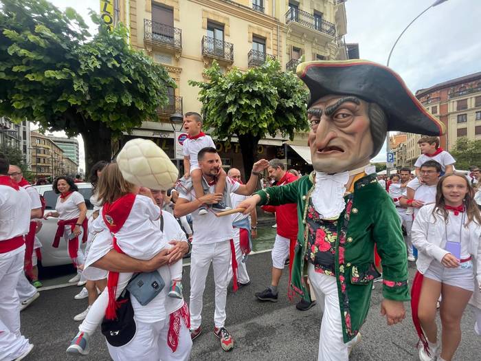 Konpartsak prozesioa lagunduko du San Fermin egunean