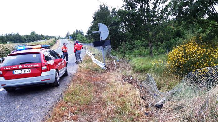 Etxarri Aranazko gazte bat hil da auto istripuan