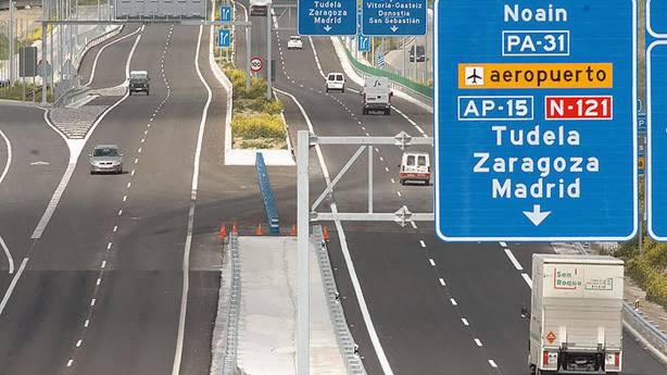 650 kilogramo haxix aurkitu dituzte AP-15eko furgoneta batean