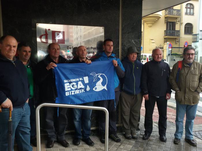 Mendazan legez kanpoko bi putzu eginen dituztela salatu dute Sustrai Eraikuntzak eta Ega Bizirik-ek