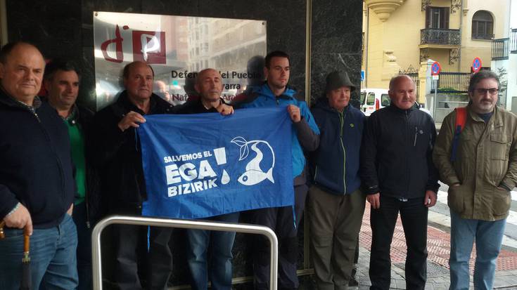 Mendazan legez kanpoko bi putzu eginen dituztela salatu dute Sustrai Eraikuntzak eta Ega Bizirik-ek