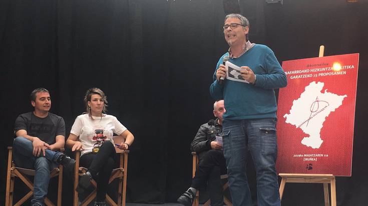 Hizkuntz-eskubideak erdigunean jar daitezen hamabost proposamen jaso ditu Kontseiluak