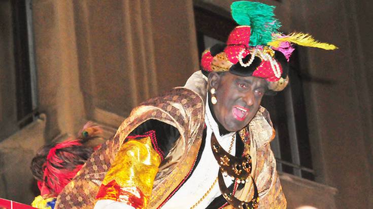 Baltasar beltza izatea eskatu diote udal talde gehienek Errege Magoen Elkarteari