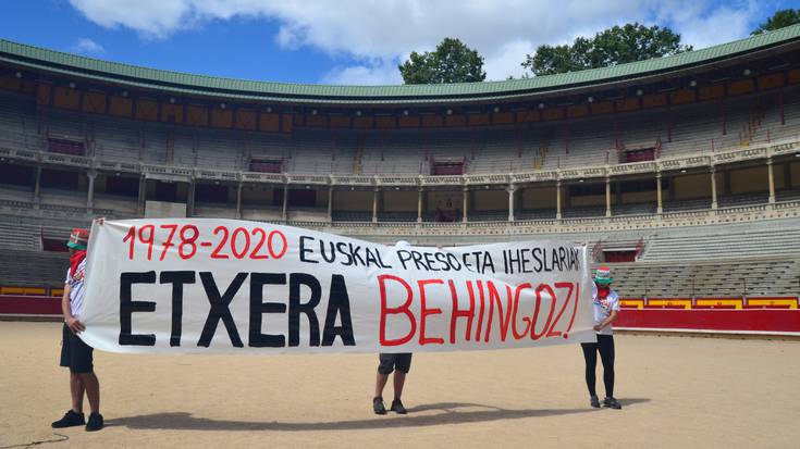 42 urteren ostean presoen aldeko aldarriak zezen plaza hartu du berriz